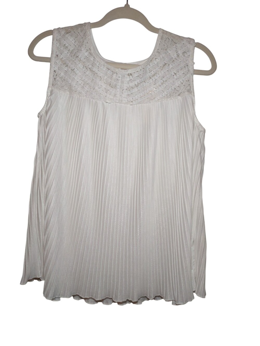 ADIVA Women's White Lace Sleeveless Pleated Blouse Size: Large